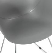 Chaise design à accoudoirs 'Lotusjärn' grise pieds tréteaux en métal chromé