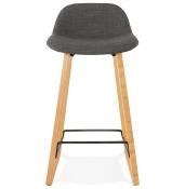 Tabouret de snack mi-hauteur design scandinave 'Skala' en tissu gris foncé pieds tréteaux bois dossier bas