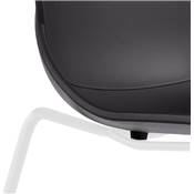 Chaise design empilable 'Teknik White' noire pieds tréteaux en métal blanc