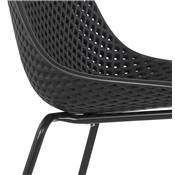 Chaise design intérieur / extérieur 'ZACK' assise noire perforée et 4 pieds en métal noir