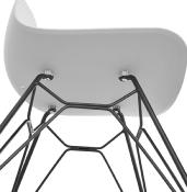 Chaise design 'Sländak Black' grise avec 4 pieds en métal noir