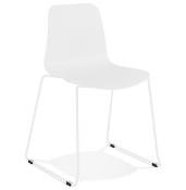 Chaise design empilable 'Style White' blanche pieds tréteaux en métal blanc