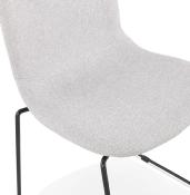 Chaise design empilable 'Teknik Black' en tissu gris clair pieds tréteaux en métal noir
