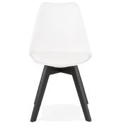 Chaise design 'Blackstad' blanche avec 4 pieds en bois noir
