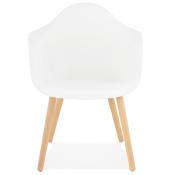 Chaise design scandinave à accoudoirs 'Suedsën' blanche avec 4 pieds en bois naturel