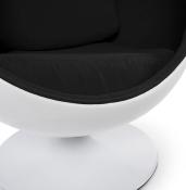 Fauteuil ‘Oeuf’ pivotant noir et blanc