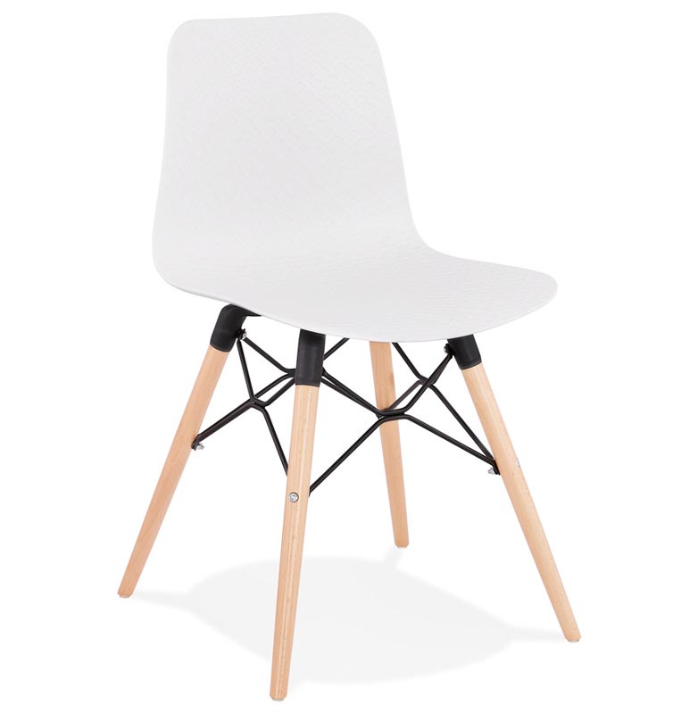 Chaise scandinave design 'Sländak Woody' blanche avec 4 pieds en bois naturel et métal noir