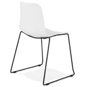 Chaise design empilable 'Style Black' blanche pieds tréteaux en métal noir