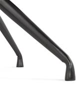 Chaise design pivotante à accoudoirs 'TICKY' en tissu bouclé blanc avec 4 pied en métal noir