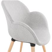 Chaise design scandinave à accoudoirs 'LOTUSTRÄ' en tissu gris claire avec 4 pieds en bois naturel
