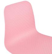 Chaise design 'Sländak White' rose avec 4 pieds en métal blanc