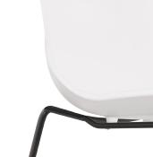 Chaise design empilable 'Teknik Black' blanche pieds tréteaux en métal noir
