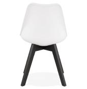 Chaise design 'Blackstad' blanche avec 4 pieds en bois noir