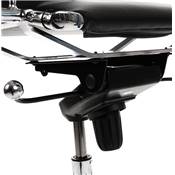 Fauteuil de bureau design à roulettes et dossier haut 'GREATERS' noir avec pieds en métal chromé