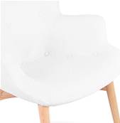Fauteuil à oreilles capitonné design scandinave 'ELEGAN' en tissu bouclé blanc pieds en bois naturel