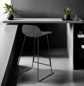 Tabouret de bar design 'Steelblack' tissu gris foncé pieds tréteaux repose pieds en métal noir dossier bas