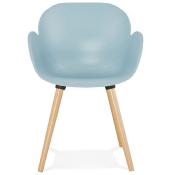 Chaise design scandinave à accoudoirs 'Lotusträ' bleue avec 4 pieds en bois naturel