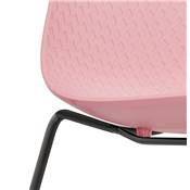 Chaise design empilable 'Style Black' rose pieds tréteaux en métal noir