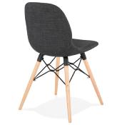 Chaise scandinave design 'Norsk Wood' en tissu gris avec 4 pieds bois naturel et métal noir