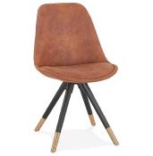 Chaise design 'Modena' en microfibre marron avec 4 pieds en bois noir et métal brossé doré
