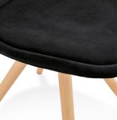 Chaise design 'Firenza' en velours noire avec 4 pieds en bois naturel