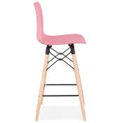 Tabouret de snack mi-hauteur scandinave 'Slakwood Mini' rose 4 pieds bois repose pieds dossier haut