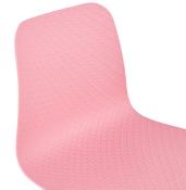 Chaise scandinave design 'Sländak Woody' rose avec 4 pieds en bois naturel et métal noir