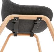 Chaise scandinave design 'Teknik Wood' en tissu gris foncé avec 4 pieds en bois naturel