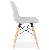 Chaise scandinave design 'Norsk Wood' en tissu gris clair avec 4 pieds en bois et métal noir