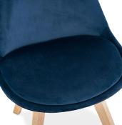 Chaise design 'Milano' en velours bleue avec 4 pieds en bois naturel