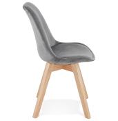 	Chaise design 'Milano' en velours grise avec 4 pieds en bois naturel
