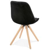 Chaise design 'Firenza' en velours noire avec 4 pieds en bois naturel
