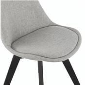 Chaise design 'Blackstad' en tissu gris clair avec 4 pieds en bois noir