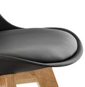 Chaise scandinave design 'Halmstad' noire avec 4 pieds en bois naturel