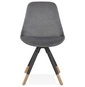 Chaise design 'Modena' en velours grise avec 4 pieds en bois noir et métal brossé doré