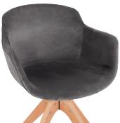 Chaise design de style scandinave à accoudoirs 'VOGAN' en velours gris avec 4 pieds en bois naturel
