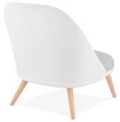 Fauteuil lounge design de style scandinave 'LUKE' assise en tissu gris, structure blanche et pieds en bois naturel