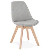 Chaise scandinave design 'Halmstad' en tissu gris clair avec 4 pieds en bois naturel
