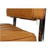Chaise design capitonnée 'Capiton' marron avec pied en métal chromé