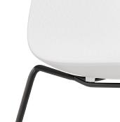 Chaise design empilable 'Style Black' blanche pieds tréteaux en métal noir