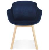 Chaise design à accoudoirs 'MAJESTY' en velours bleu et 4 pieds en bois naturel