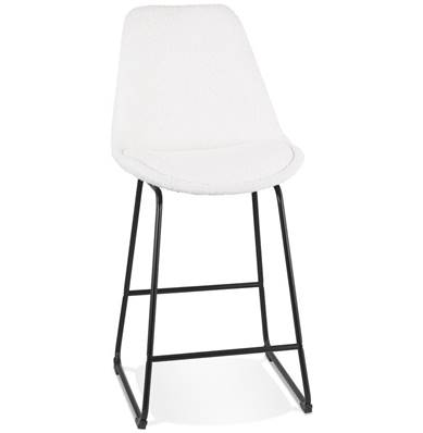 Tabouret de snack mi-hauteur design 'GUSTO MINI' en tissu bouclé blanc avec pieds tréteaux et repose pieds en métal noir dossier haut