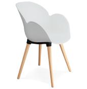 Chaise design scandinave à accoudoirs 'Lotusträ' blanche avec 4 pieds en bois naturel