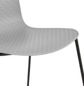 Chaise design empilable 'Style Black' grise pieds tréteaux en métal noir