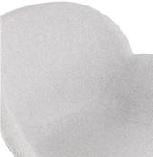 Chaise design à accoudoirs rembourée 'TUNED' en tissu gris clair avec 4 pieds en métal noir