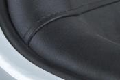 Fauteuil boule design rond 'Coque' pivotant noir et blanc pied central en métal chromé