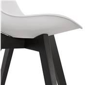 Chaise design 'Blackstad' blanche avec 4 pieds en bois noir