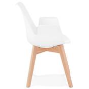 Chaise style scandinave design à accoudoirs 'PRINS' blanche avec 4 pieds en bois naturel