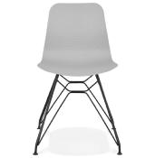 Chaise design 'Sländak Black' grise avec 4 pieds en métal noir