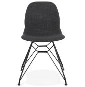 Chaise design 'Norsk Black' en tissu gris avec 4 pieds en métal noir